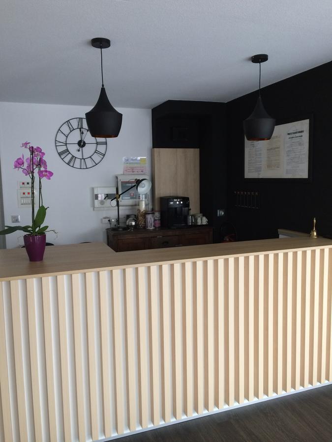 Hotel Castel Neuves-Maisons Экстерьер фото